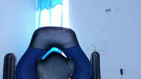 colin_fox1 online show from April 12, 4:22 pm