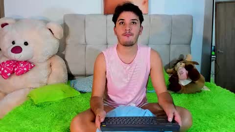 javier online show from December 22, 3:46 am