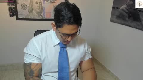 coltonmassif_ online show from November 13, 2:58 am