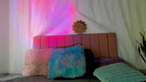 conyabril online show from November 23, 1:20 pm