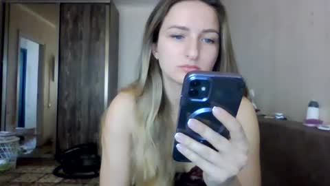 cora_fora online show from February 23, 9:33 am