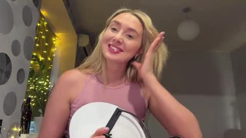 Anny online show from April 3, 3:41 pm