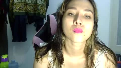 Snapshot of cottoncandygirl9898 chatting on February 25, 11:37 pm Liz Gwyneth Charlota online show from February 25, 11:37 pm