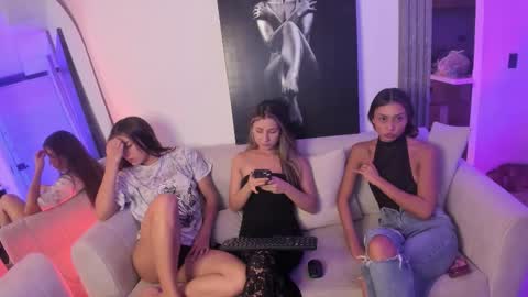 couple_funnyy online show from November 12, 2:36 am