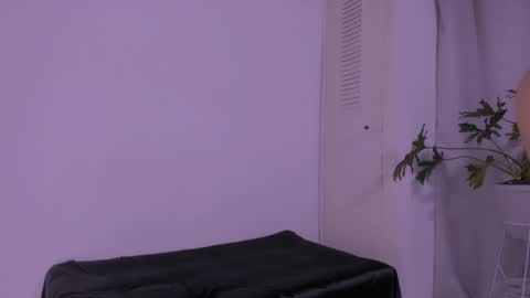 Snapshot of couple_sexxo chatting on October 25, 2:23 am Couple sexxo online show from October 25, 2:23 am