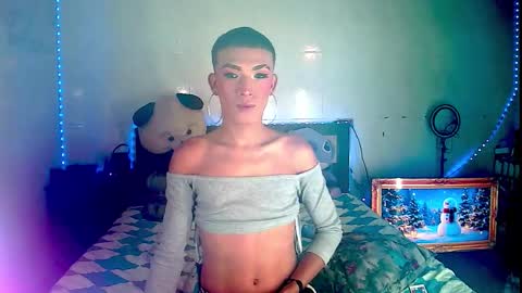 ALEXA  KIM online show from December 17, 7:09 pm