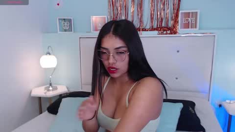 Snapshot of couplecolombia_gh chatting on February 22, 3:45 am lola y juan online show from February 22, 3:45 am