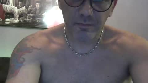 Snapshot of couplehootxxx chatting on January 17, 3:22 pm julia and don online show from January 17, 3:22 pm