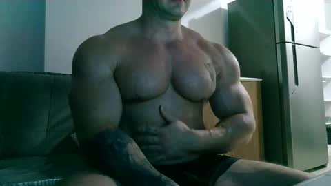 couplemuscle40 online show from September 25, 11:56 pm