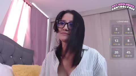 Snapshot of cowgirl_isa chatting on September 25, 9:00 pm cowgirl_isa online show from September 25, 9:00 pm