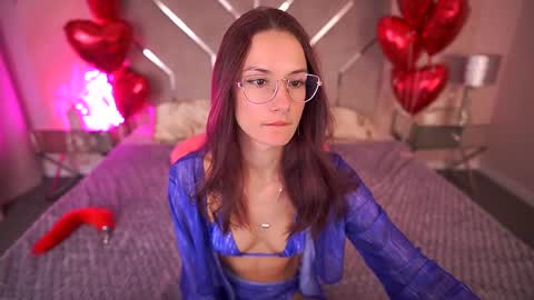 cozymell online show from February 18, 3:21 am