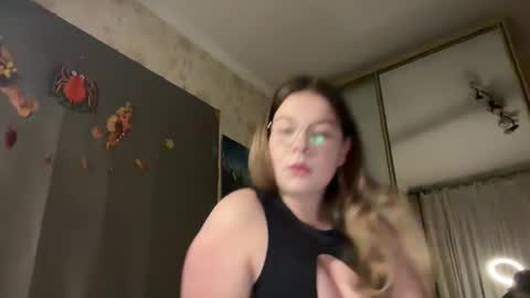 Elise online show from December 14, 4:02 pm