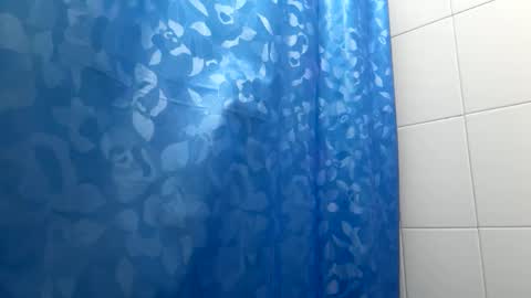 Snapshot of cris2428 chatting on February 13, 3:39 am cris2428 online show from February 13, 3:39 am