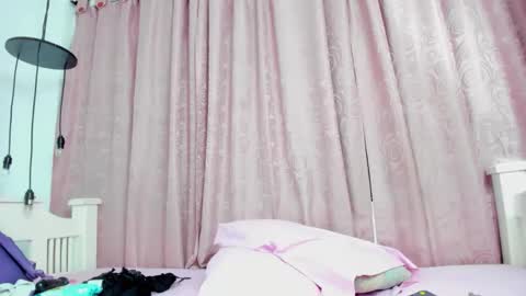 cris_dulce online show from May 9, 12:05 am