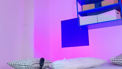 Nicole  Connection time 220pm-910pmCol online show from November 27, 8:38 pm