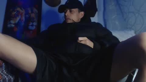 criistofer online show from September 29, 4:22 am