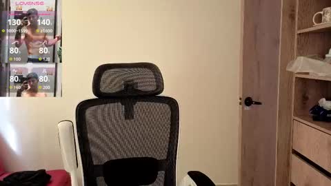 cristopher23  online show from October 14, 1:58 pm