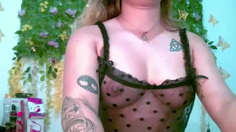 crysrus online show from April 9, 2:37 am