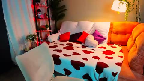 Anna online show from April 13, 8:02 pm