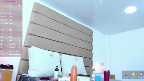 crystal bennz online show from December 9, 9:06 am