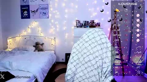 Sasha    Make me moan with patterns   good music here  online show from February 11, 5:05 am