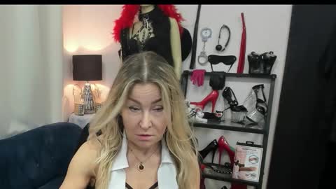 CrystalHotty online show from March 17, 6:18 am