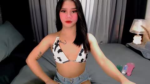 Snapshot of crytastal_lust1212 chatting on October 23, 1:12 pm bea takashi online show from October 23, 1:12 pm
