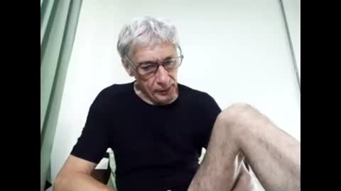 Snapshot of cucaio18 chatting on March 4, 1:45 am BIG UNCUT HARD COCK online show from March 4, 1:45 am