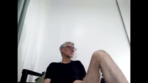 Snapshot of cucaio18 chatting on March 6, 2:51 am BIG UNCUT HARD COCK online show from March 6, 2:51 am