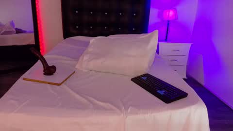 cuckoldlover69_ online show from September 21, 2:21 pm