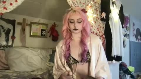 juliet online show from February 18, 10:47 pm