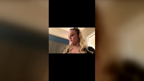 cumguzzlingskank online show from April 4, 5:36 am