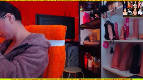 cuminmenowbby online show from January 15, 5:55 pm