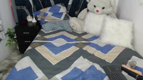 Snapshot of cummylove1 chatting on October 19, 4:06 am kelly doll allen online show from October 19, 4:06 am