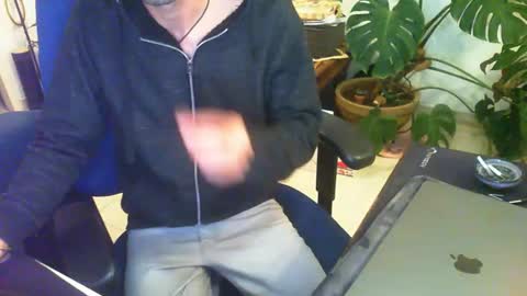 curiousgenie online show from November 25, 7:23 pm