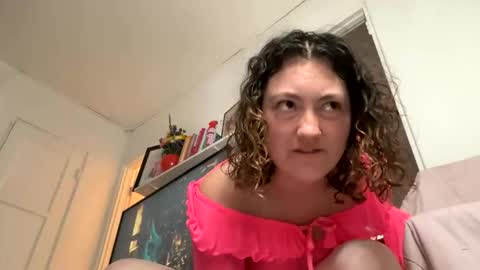 curliegirlee online show from April 6, 1:36 am