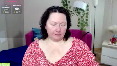 curvy_girlz online show from February 6, 8:55 pm