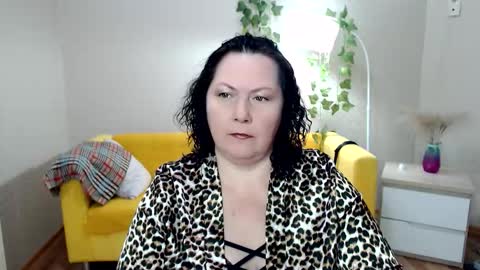 curvy_girlz online show from November 13, 6:21 pm