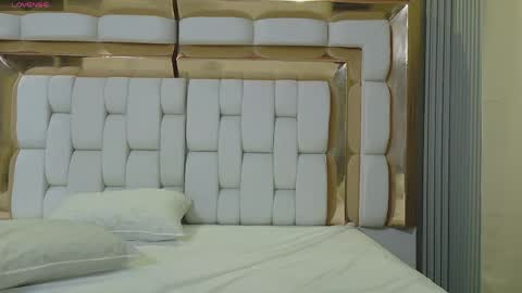 Dakota  online show from April 2, 9:55 pm