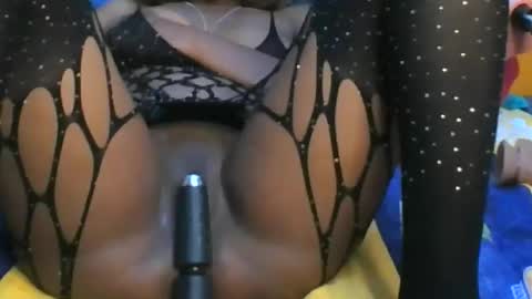 curvylyin online show from May 14, 3:32 pm