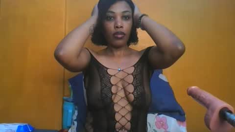 curvylyin online show from December 2, 1:20 pm