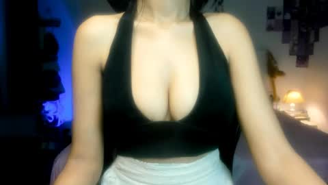 Alisha online show from August 6, 4:27 pm