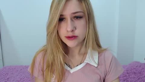 Snapshot of cute_isaa chatting on February 23, 9:59 pm Isabella online show from February 23, 9:59 pm