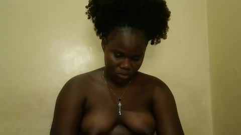 cute_latifah online show from March 3, 7:10 pm