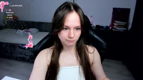 Emily online show from April 18, 5:48 pm