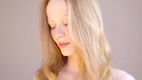 Snapshot of cute_shine chatting on December 3, 10:12 am Hey im Kristina Thank you for your support online show from December 3, 10:12 am