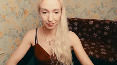 Snapshot of cute_smile_shy chatting on December 5, 11:34 pm cute_smile_shy online show from December 5, 11:34 pm