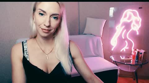 Snapshot of cute_smile_shy chatting on October 21, 7:39 pm cute_smile_shy online show from October 21, 7:39 pm