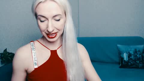 Snapshot of cute_smile_shy chatting on March 4, 10:49 pm cute_smile_shy online show from March 4, 10:49 pm