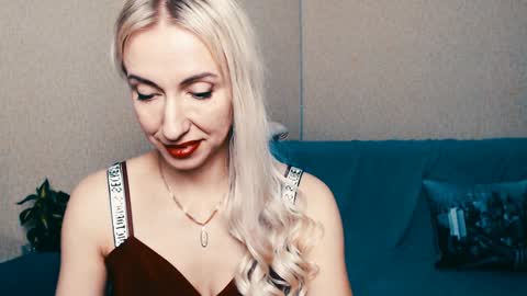 Snapshot of cute_smile_shy chatting on January 18, 12:57 am cute_smile_shy online show from January 18, 12:57 am